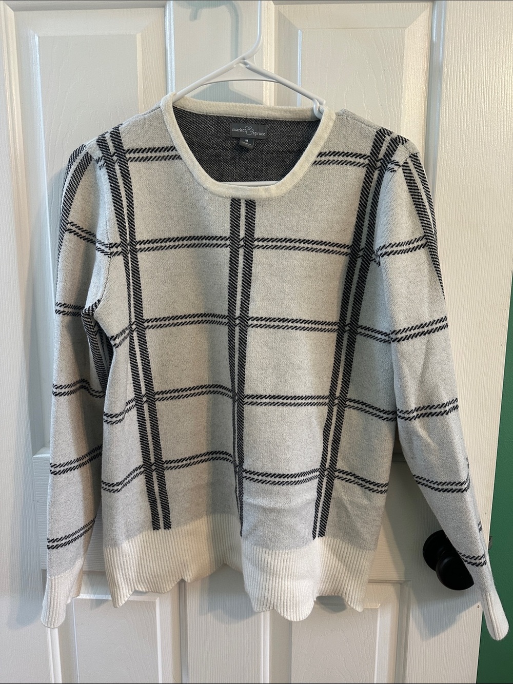 0156 Market & Spruce Cream and Black Windowpane Crewneck Sweater medium